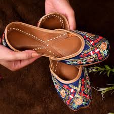 Handcrafted Multicolor Embroidered Juttis