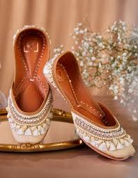 Top Trending Juttis for Bridesmaids