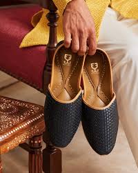 Styling Tips for Men Wearing Punjabi Juttis