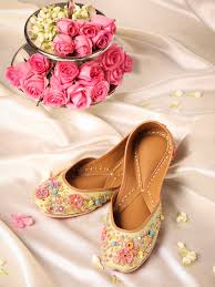 Colorful Juttis to Brighten Your Ethnic Look
