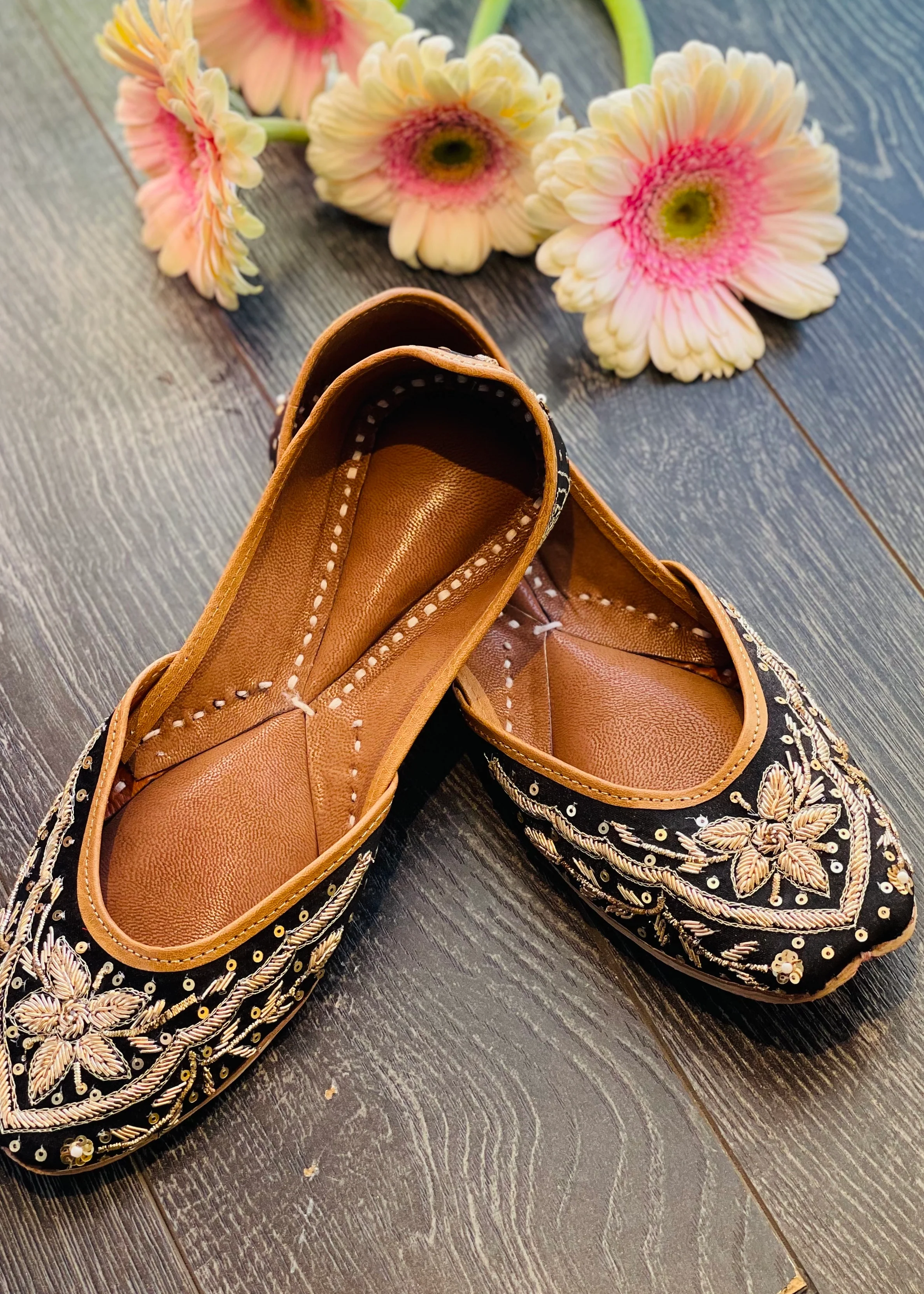 Midnight Phulkari Charm Jutti
