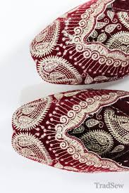 Rosewood Embroidered Velvet Jutti
