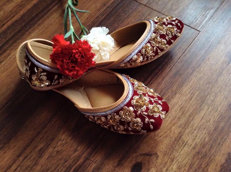 Classic Maroon Velvet Bridal Jutti