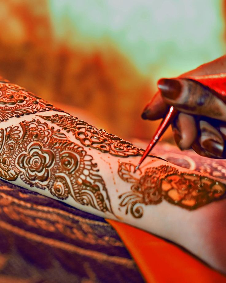 Mehndi artists at work