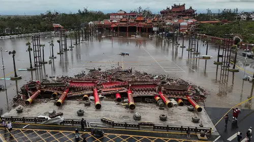 Typhoon Danas hits Taiwan