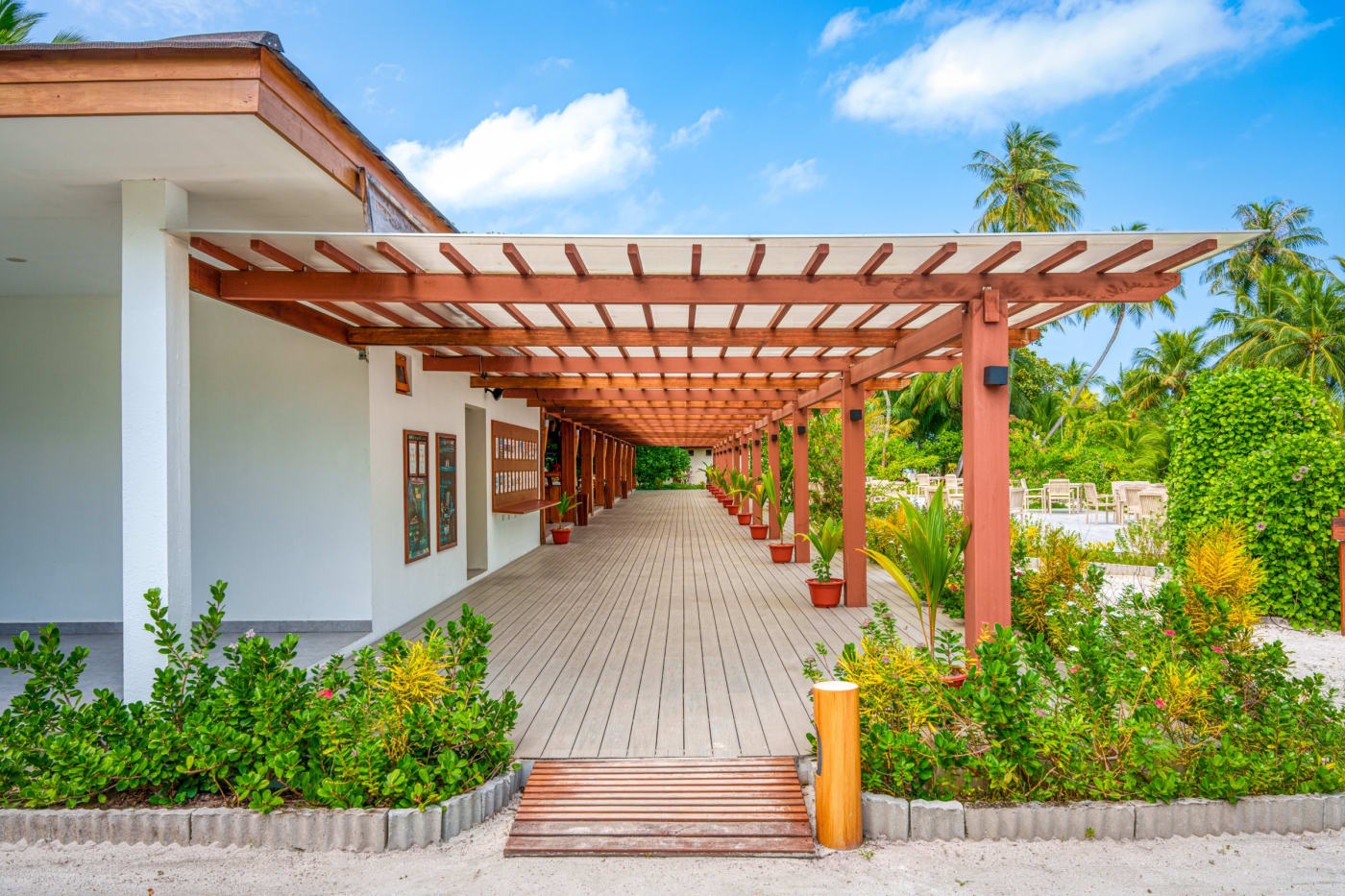 Fiyavalhu Resort Maldives 15