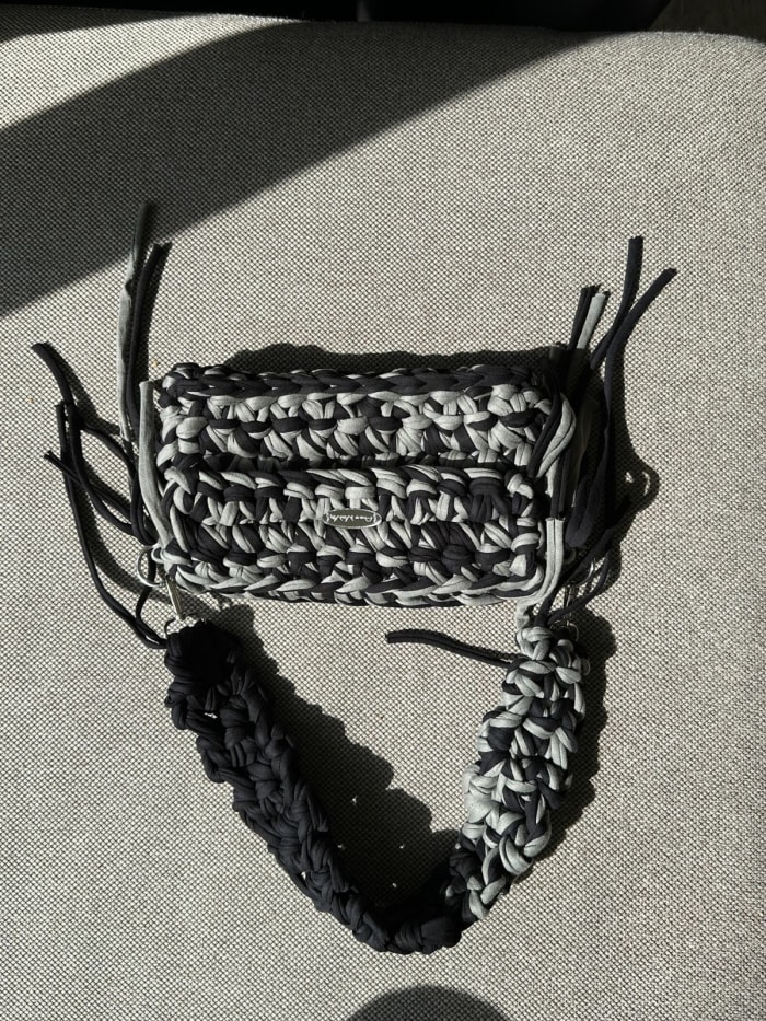 شنطة كتف كروشيه رصاصي وأسود | Crochet Shoulder Bag