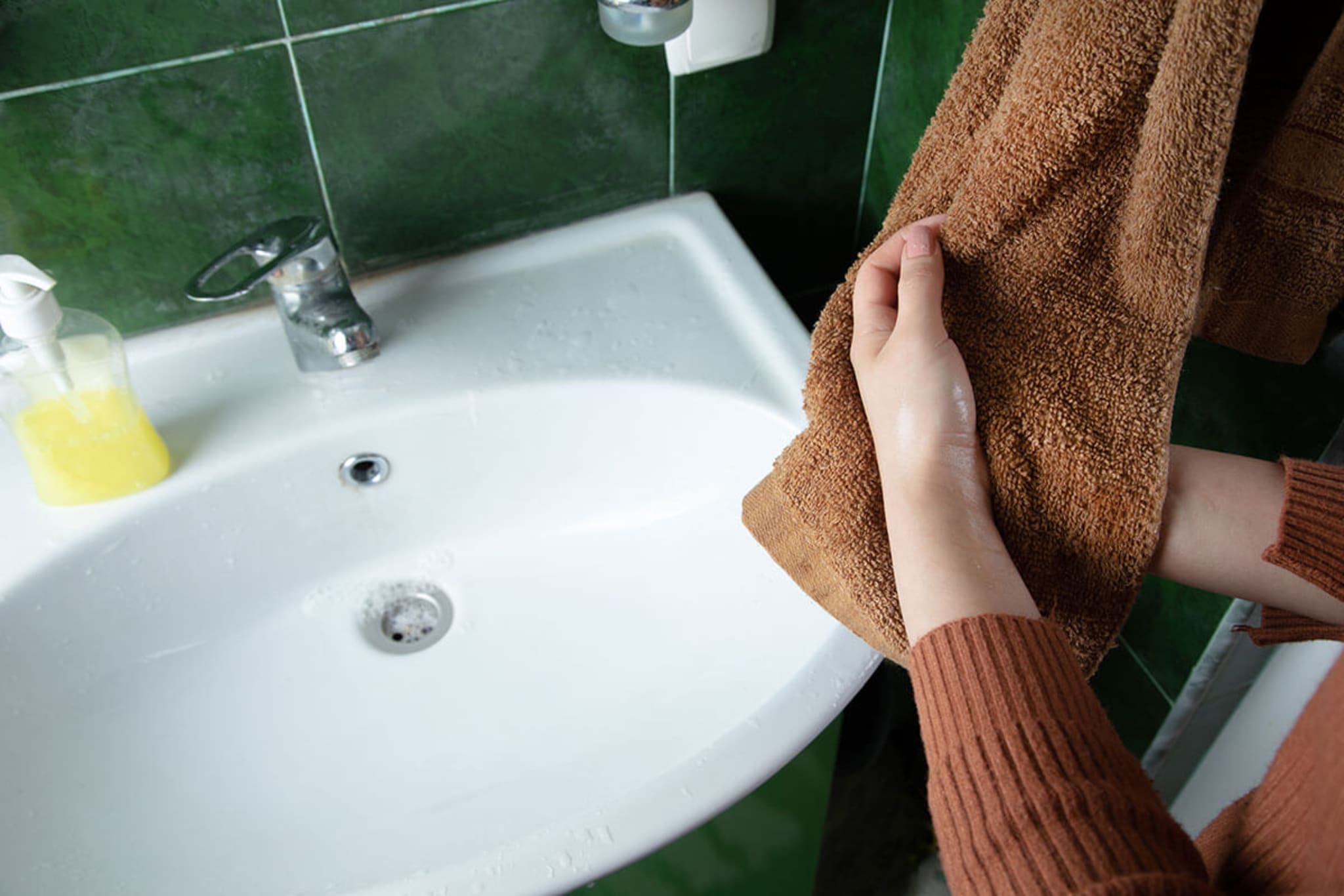Hand-towels-have-germs