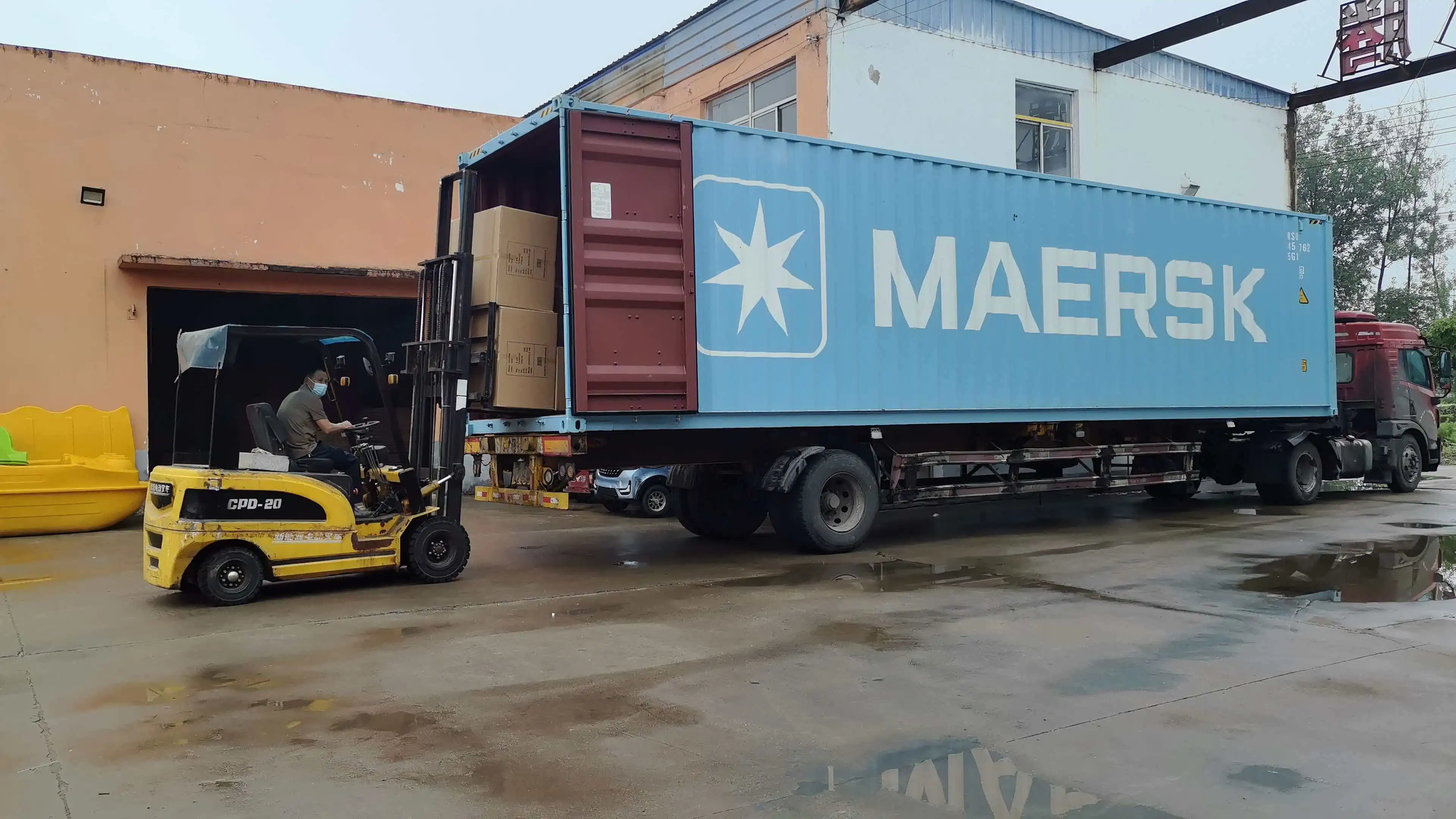 Forklift loading commercial amusement equipment into a Maersk shipping container directly at the Qiqu Fun Siyang assembly facility for global export.