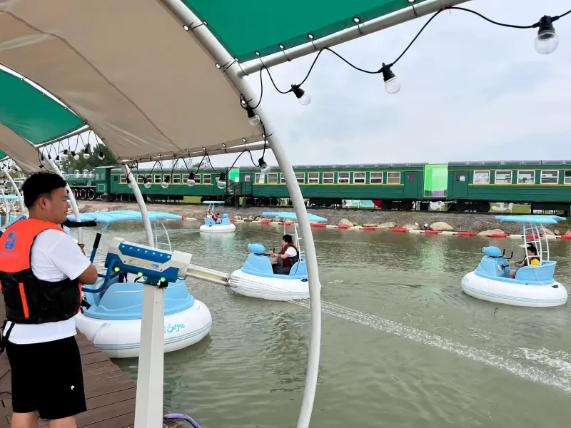 Suqian Zhuhai Leisure Sports Town Adds 10 Luxelakes Blue PE Bumper Boats
