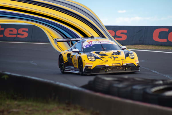 Yellow porsche pixel drag