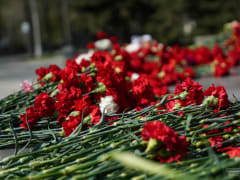 В Екатеринбурге военные возложили цветы к памятнику маршалу Жукову