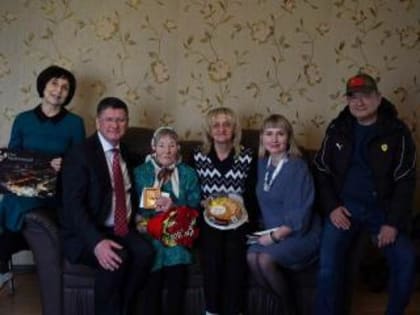 В Берёзовском продолжается вручение медалей ветеранам к 80-летию Победы в Великой Отечественной войне.