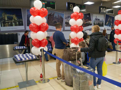 Задержки рейсов в аэропорту Кольцово: пассажиры ждали до 6 часов