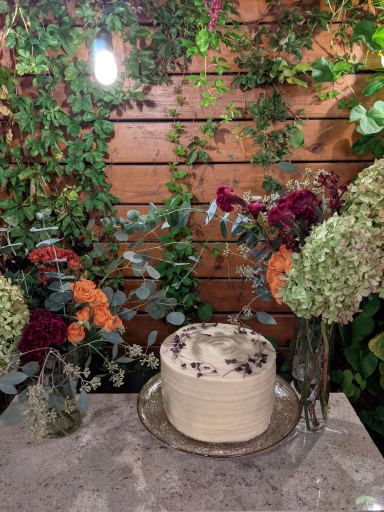 The cake.
