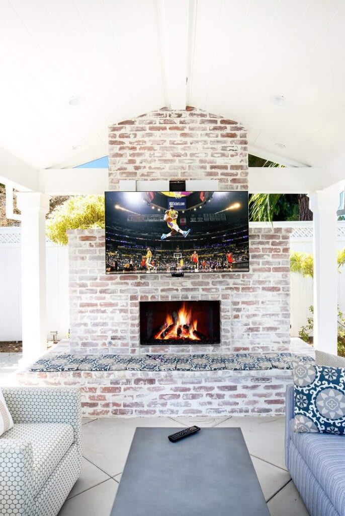 Outdoor entertainment installation
