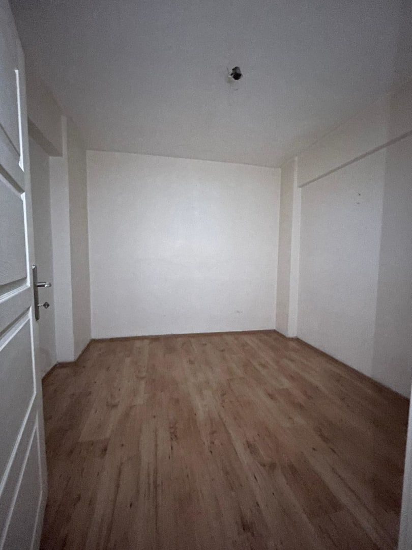 BÜYÜKESAT ULUBEY SOKAK GAZİOSMANPAŞA BAKIMLI -OTOPARKLI 3+1 95m2 18