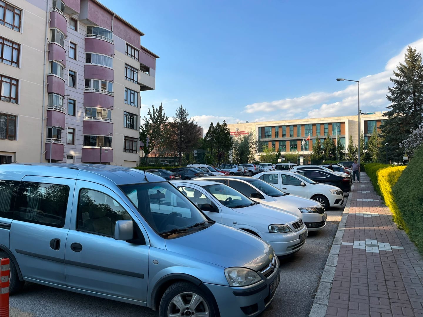 Dış Cephe / Bina