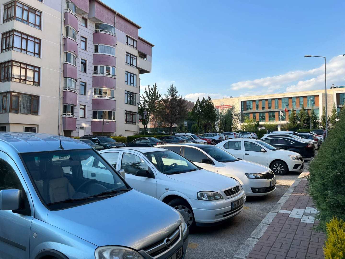 Dış Cephe / Bina