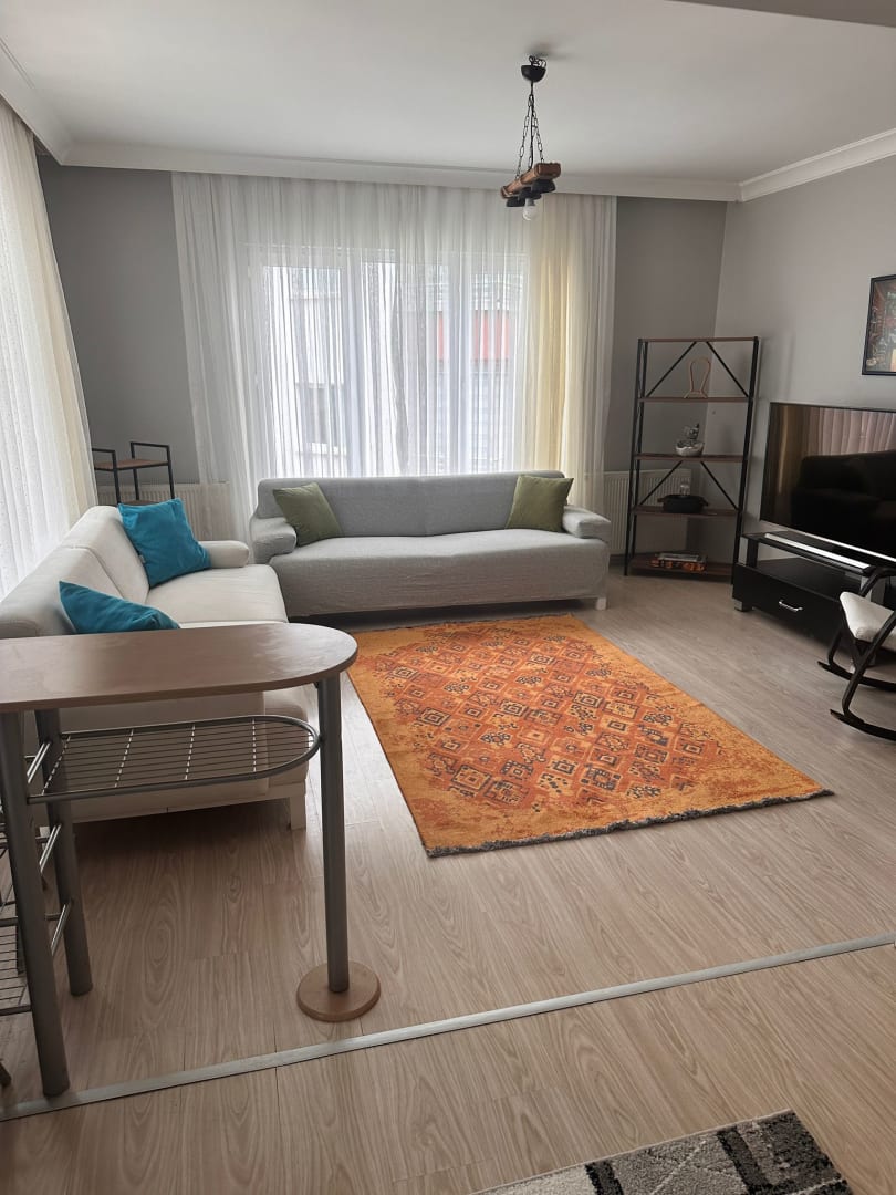VEDAT DALOKAY CADDE ÜZERİ MOBİLYALI BAKIMLI 2+1 ASANSÖRLÜ YENİ BİNA