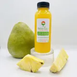 Nước ép thơm bưởi phía trước
