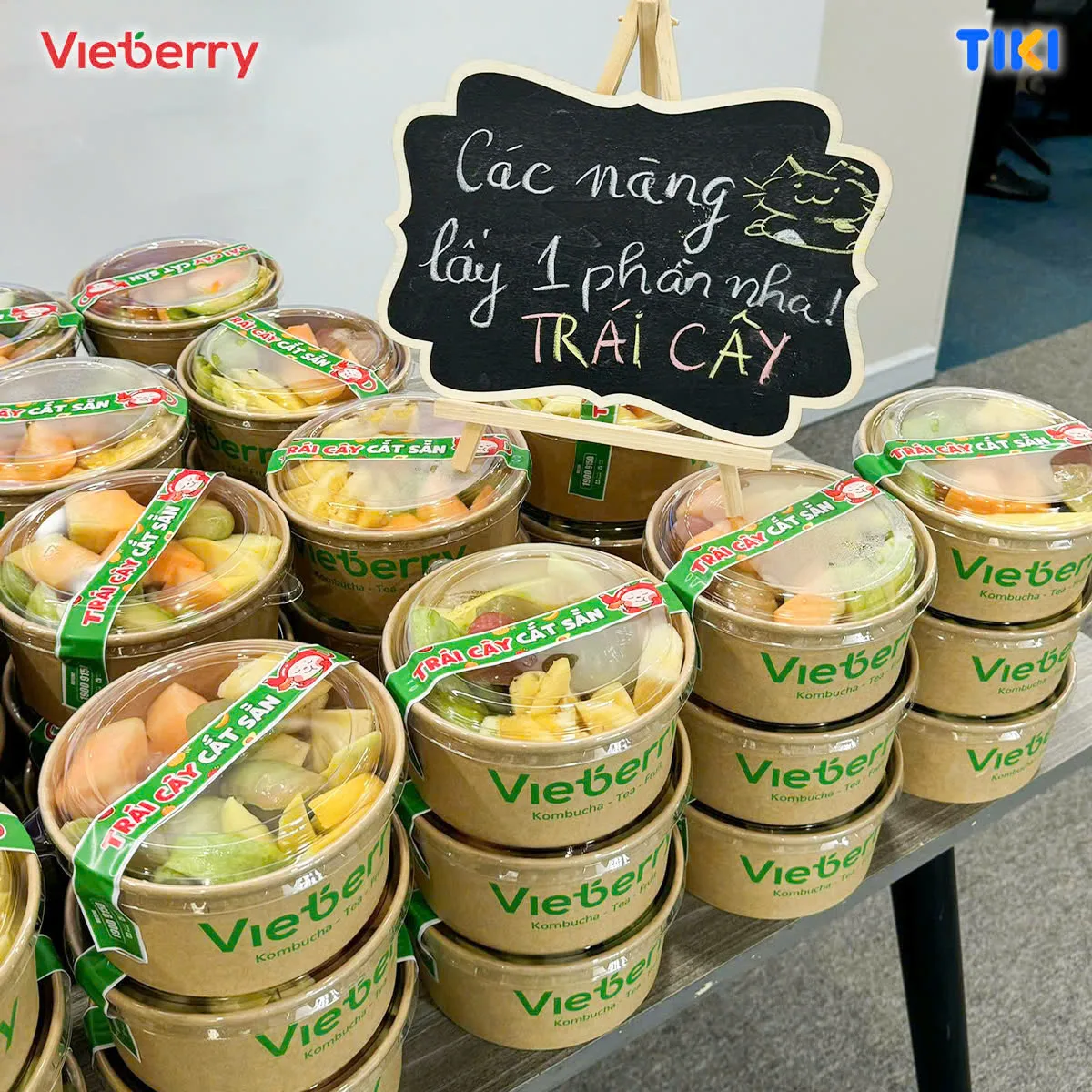 Tiệc trái cây cắt sẵn