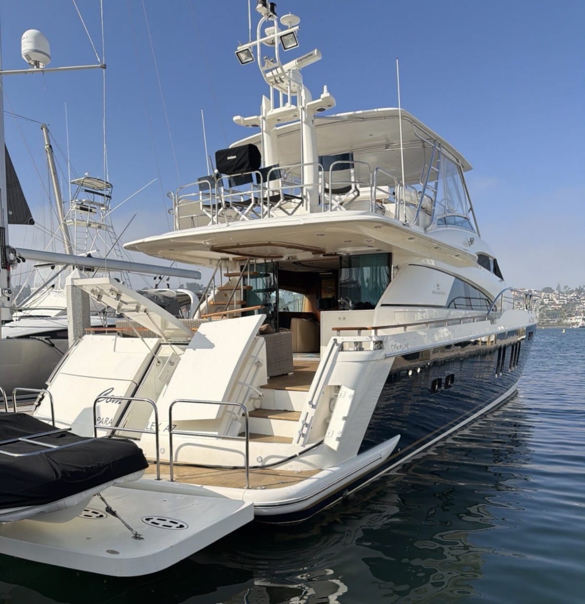 Twin-engine 75-foot motoryacht in San Diego, the type of boat trained in this handling case