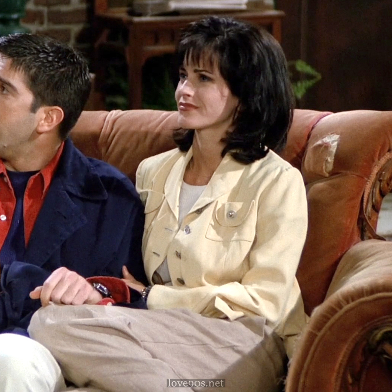 Monica in pale yellow jacket and white ribbed tee at Central Perk, Friends S1E1