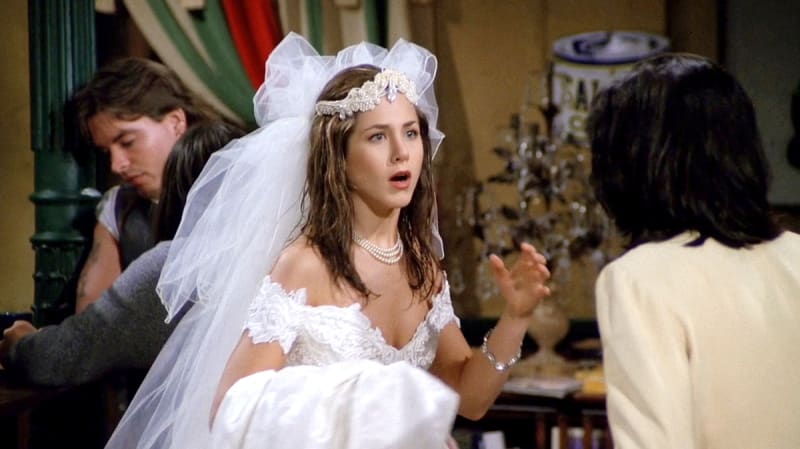 friends_rachel_s01_e01_weddingdress_7_itkunx