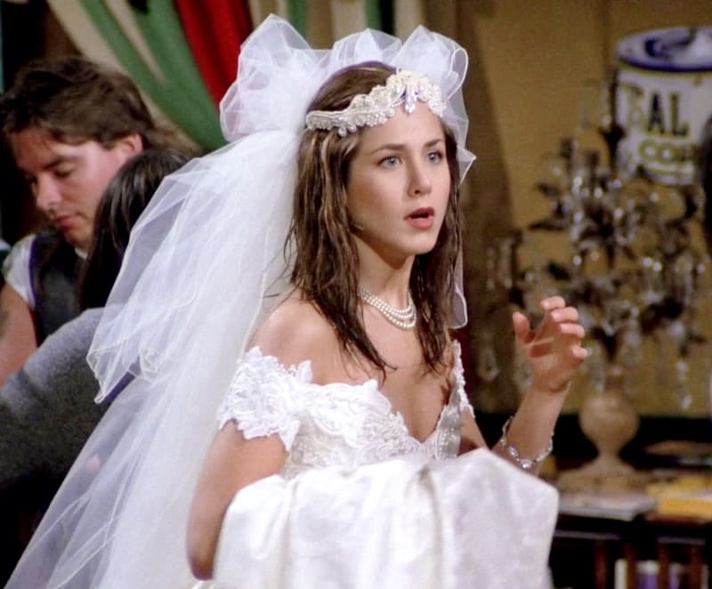 friends_rachel_s01_e01_weddingdress_29_zxboro