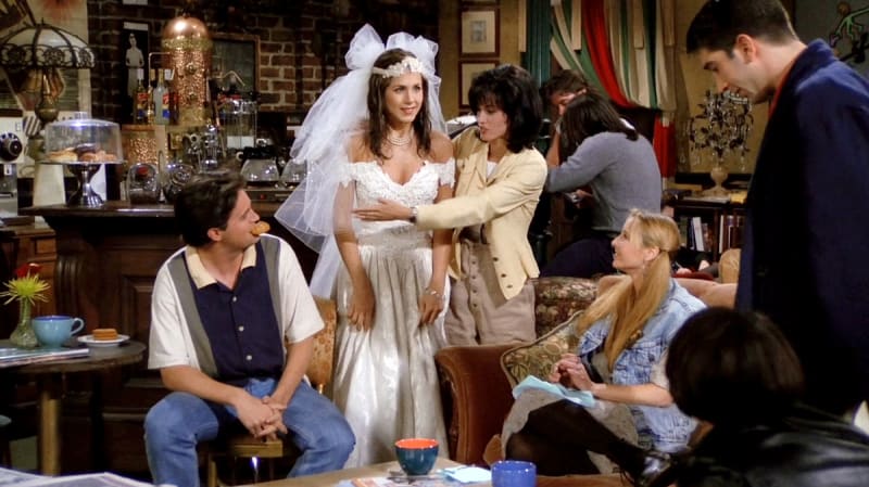 friends_rachel_s01_e01_weddingdress_52_ffyeyk
