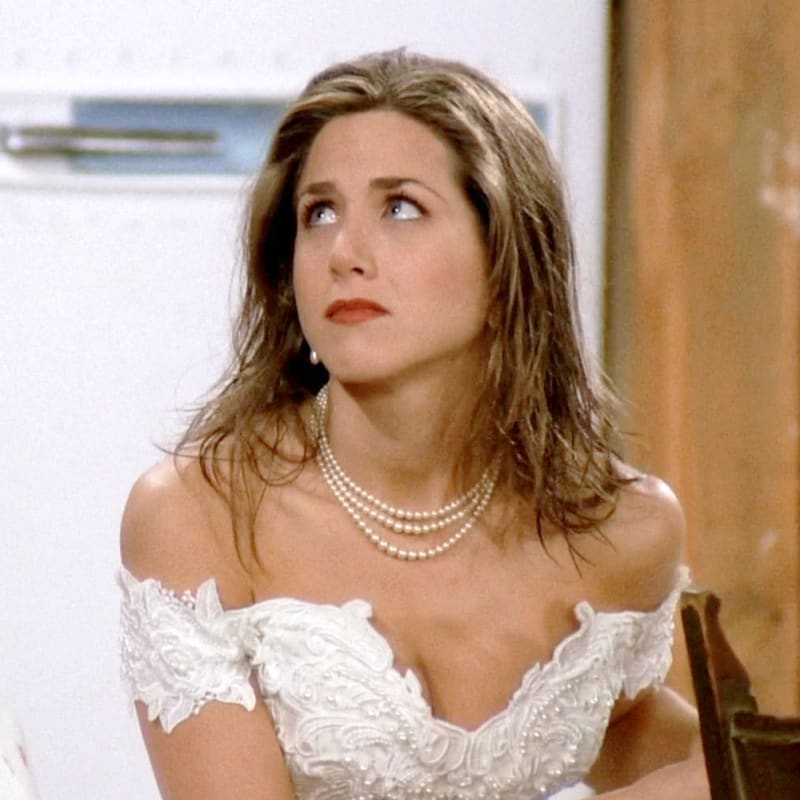 friends_rachel_s01_e01_weddingdress_98_kxemrz