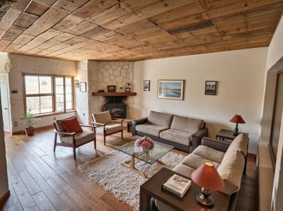 Rustic interior design style example