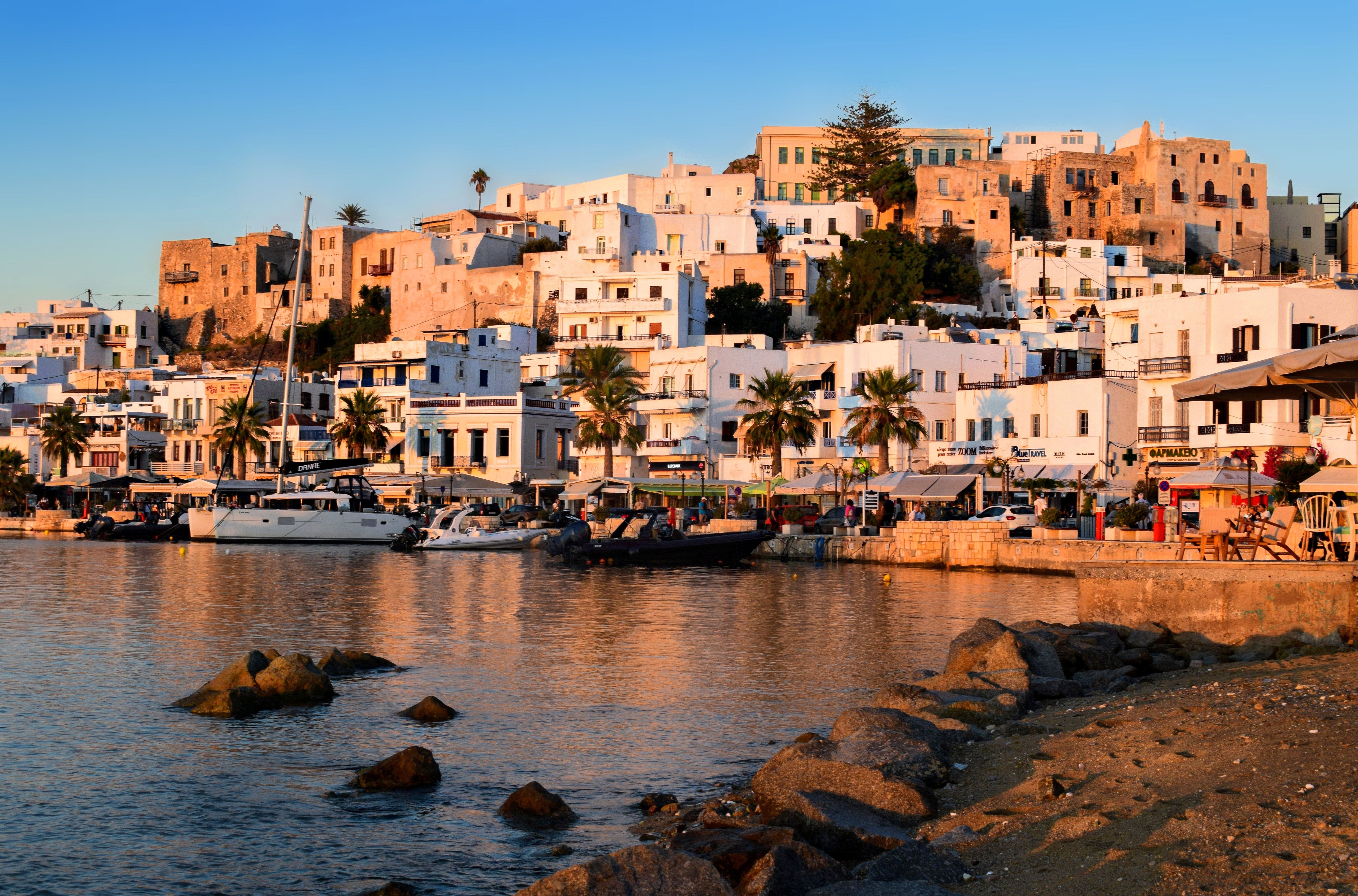A welcoming island harbor or beach scene suited to first-timers