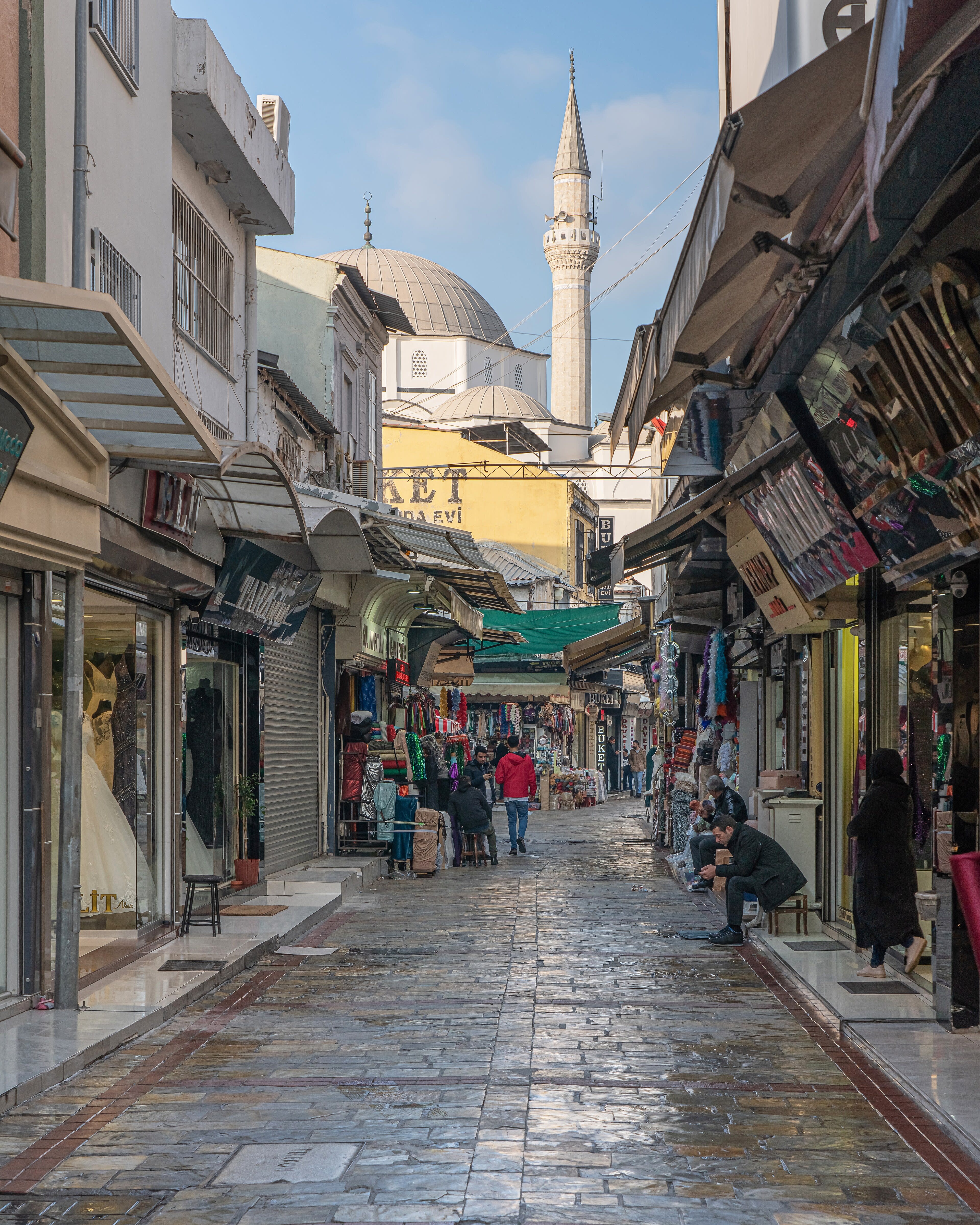 The covered lanes of Kemeraltı Bazaar in Izmir with stalls and lanterns