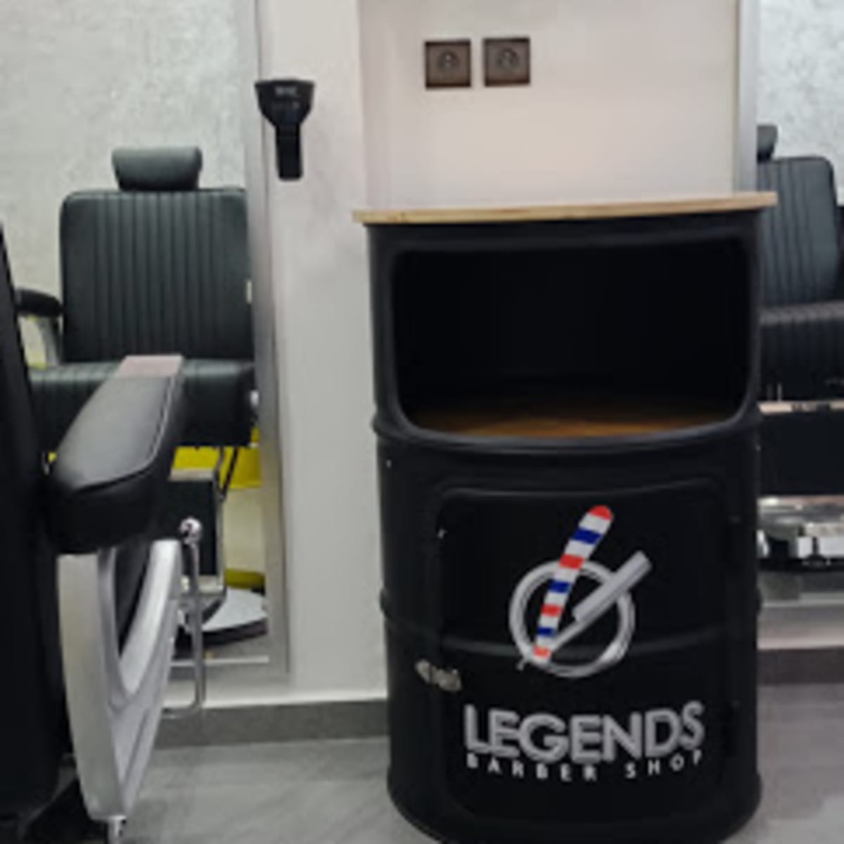 Legends barbershop - 1