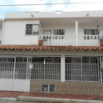 #262 - Casa en Cúcuta en venta de 326m², 7 habitaciones y 2 parqueaderos - 2