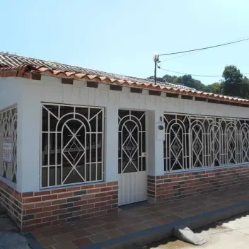 #284 - Casa en Cúcuta en venta de 233m², 4 habitaciones y 2 parqueaderos - 1