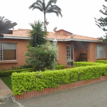 #334 - Casa en conjunto cerrado en Cúcuta en venta de 370m², 3 habitaciones y 2 parqueaderos - 1