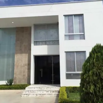 #344 - Casa en conjunto cerrado en Cúcuta en venta de 344m², 4 habitaciones y 2 parqueaderos - 1