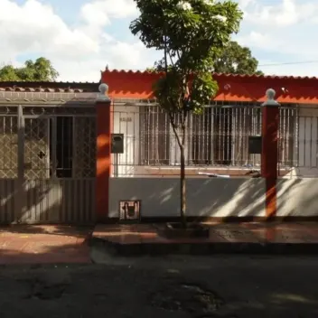 #409 - Casa en Cúcuta en venta de 312m², 6 habitaciones y 3 parqueaderos - 1