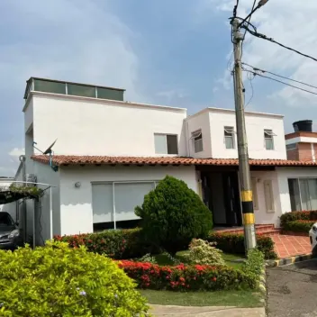 #477 - Casa en conjunto cerrado en Cúcuta en venta de 399m², 5 habitaciones y 4 parqueaderos - 1