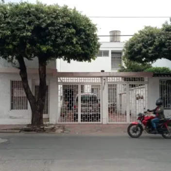 #495 - Casa en Cúcuta en venta de 400m², 5 habitaciones y 2 parqueaderos - 1