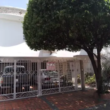 #535 - Casa en Cúcuta en venta de 350m², 8 habitaciones y 4 parqueaderos - 1