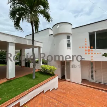 #537 - Casa en Los Patios en venta de 350m², 4 habitaciones y 2 parqueaderos - 1