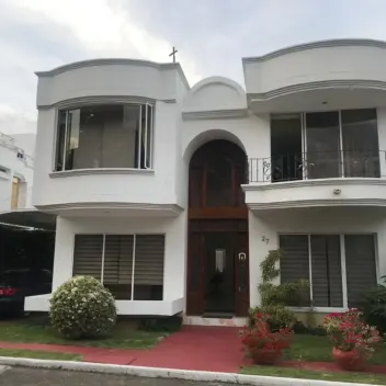 #550 - Casa en conjunto cerrado en Cúcuta en venta de 366m², 5 habitaciones y 3 parqueaderos - 1
