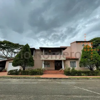 #773 - Casa en conjunto cerrado en Villa del Rosario en venta de 700m², 6 habitaciones y 2 parqueaderos - 1