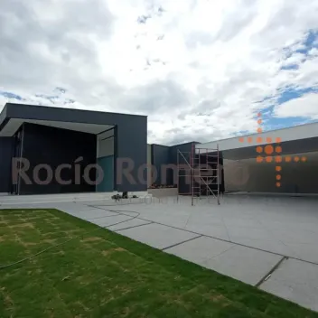 #780 - Casa en Los Patios en venta de 600m², 3 habitaciones y 5 parqueaderos - 1