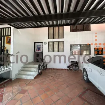 #901 - Casa en Cúcuta en venta de 300m², 4 habitaciones y 2 parqueaderos - 1