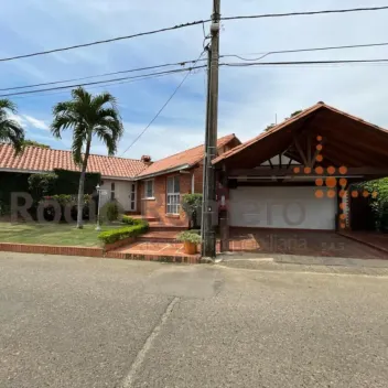 #911 - Casa en conjunto cerrado en Villa del Rosario en venta de 490m², 4 habitaciones y 2 parqueaderos - 1